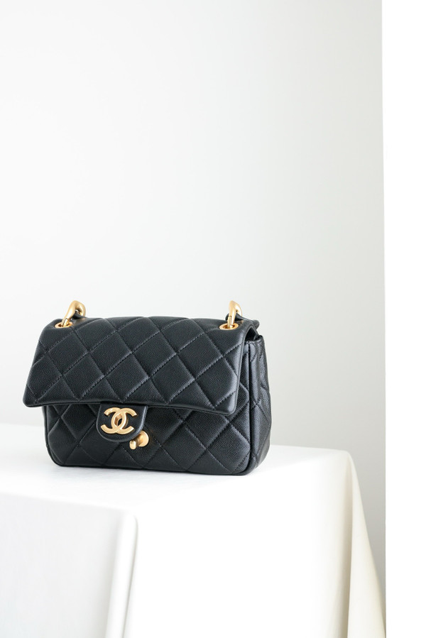 Chanel Single Flap LeatherChunky Chain Small in black with gold hardware