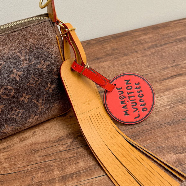 Louis Vuitton M11623 Pochette Accessoire XL