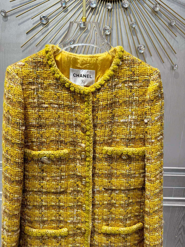 CHANEL 2023/24 MÉTIERS D’ART YELLOW COAT