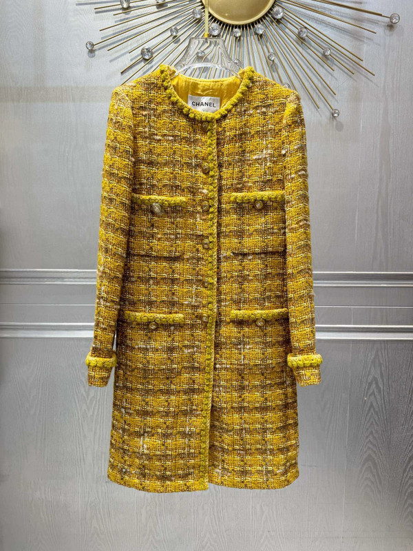CHANEL 2023/24 MÉTIERS D’ART YELLOW COAT