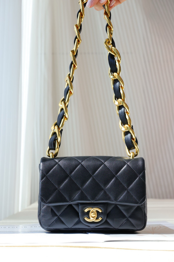 CHANEL 2023/24 MÉTIERS D’ART MINI FLAP BAG
