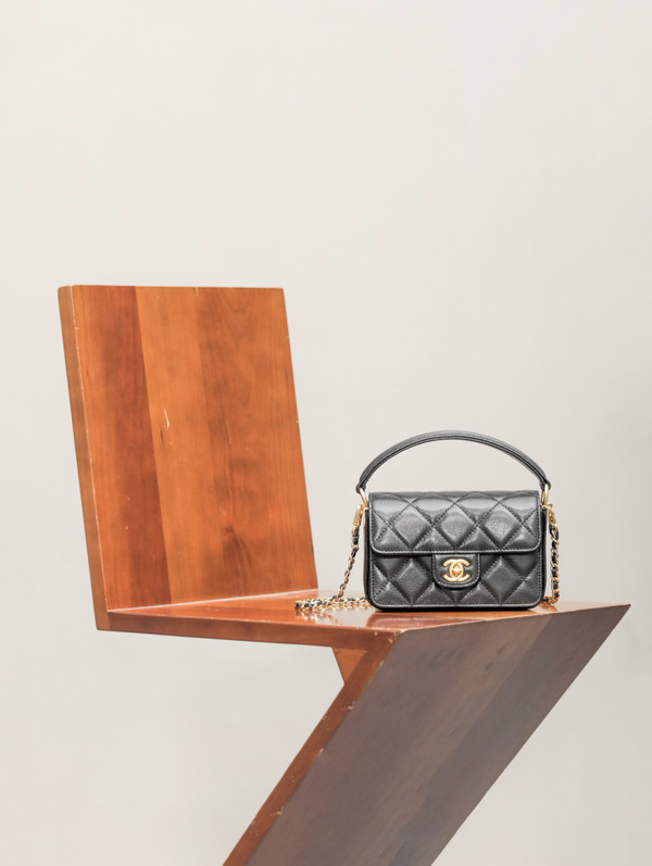 Chanel FALL-WINTER 2024/25   MINI FLAP BAG WITH TOP HANDLE BLACK