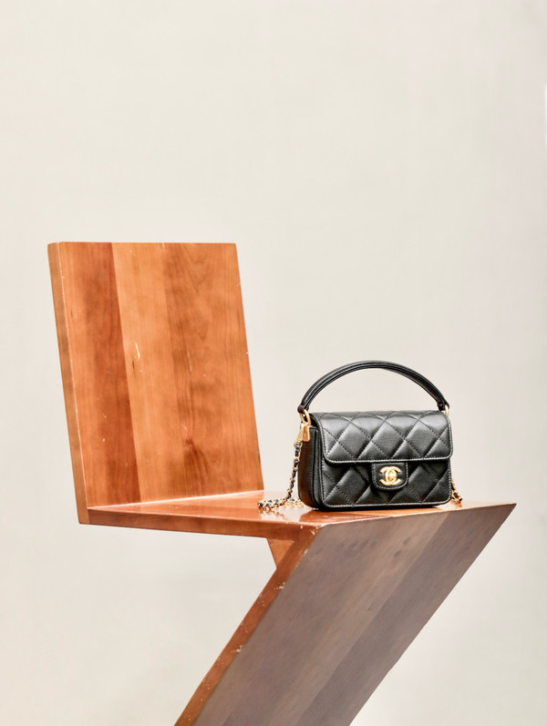 Chanel FALL-WINTER 2024/25   MINI FLAP BAG WITH TOP HANDLE BLACK