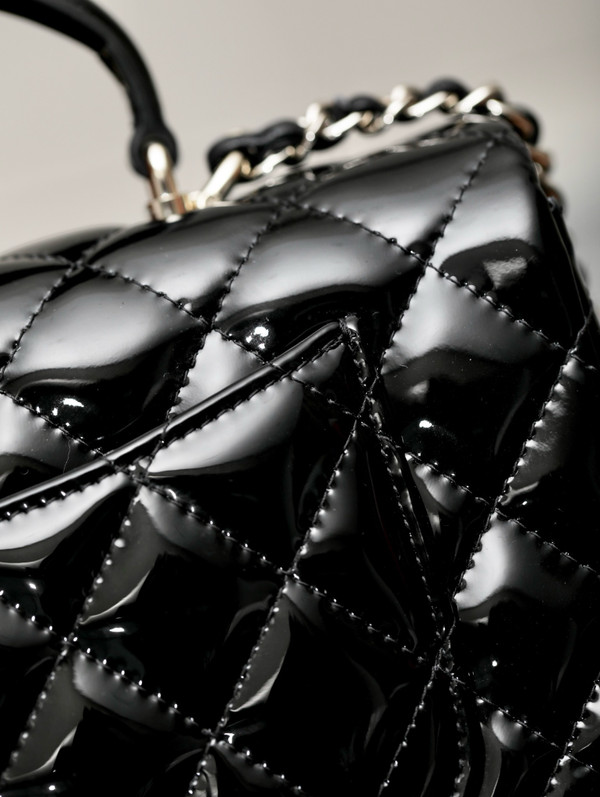 CHANEL FALL-WINTER 2024/25   MINI PATENT CLASSIC HANDBAG WITH TOP HANDLE