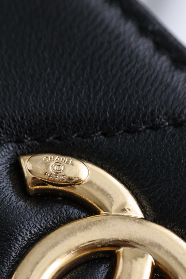 CHANEL FALL-WINTER 2024/25 HOBO HANDBAG