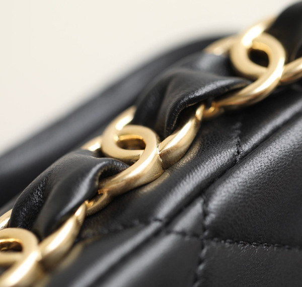 CHANEL FALL-WINTER 2024/25   SMALL FLAP BAG BLACK
