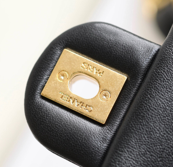 CHANEL FALL-WINTER 2024/25   SMALL FLAP BAG BLACK