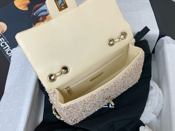 CHANEL FALL-WINTER 2024/25 BEIGE EVENING BAG Sequins & Gold-Tone Metal