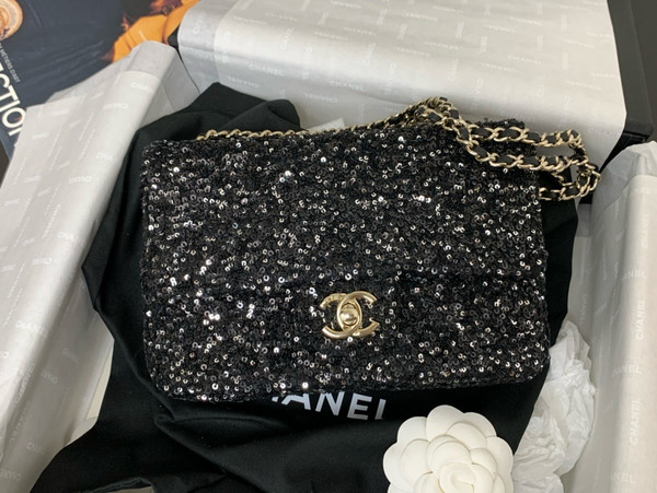 CHANEL FALL-WINTER 2024/25 BLACK EVENING BAG Sequins & Gold-Tone Metal