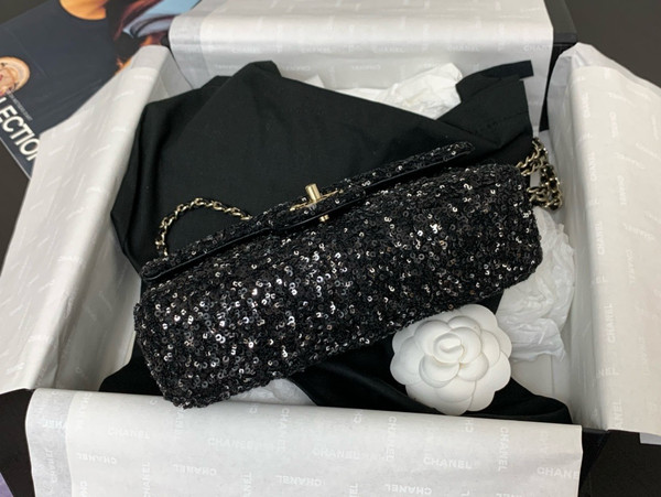 CHANEL FALL-WINTER 2024/25 BLACK EVENING BAG Sequins & Gold-Tone Metal