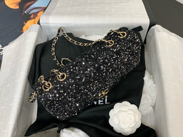 CHANEL FALL-WINTER 2024/25 BLACK EVENING BAG Sequins & Gold-Tone Metal