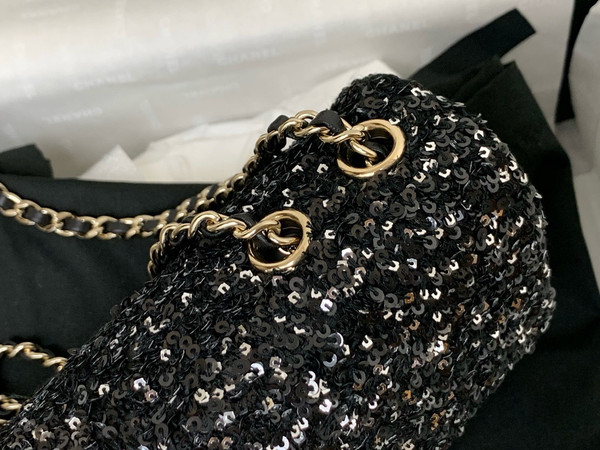 CHANEL FALL-WINTER 2024/25 BLACK EVENING BAG Sequins & Gold-Tone Metal