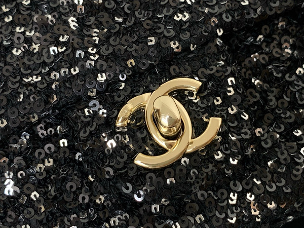 CHANEL FALL-WINTER 2024/25 BLACK EVENING BAG Sequins & Gold-Tone Metal