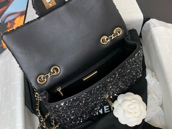 CHANEL FALL-WINTER 2024/25 BLACK EVENING BAG Sequins & Gold-Tone Metal
