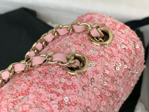 CHANEL FALL-WINTER 2024/25 PINK EVENING BAG Sequins & Gold-Tone Metal