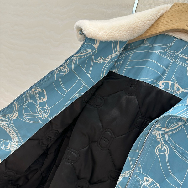 HERMES Coat with "Eperon d'Or Finesse" print