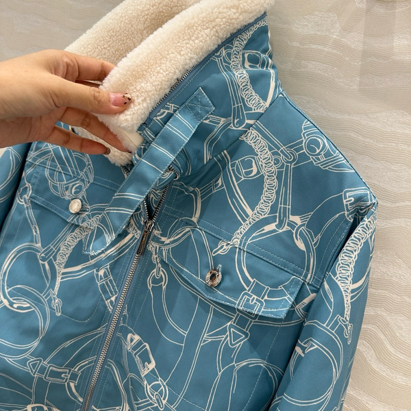 HERMES Coat with "Eperon d'Or Finesse" print
