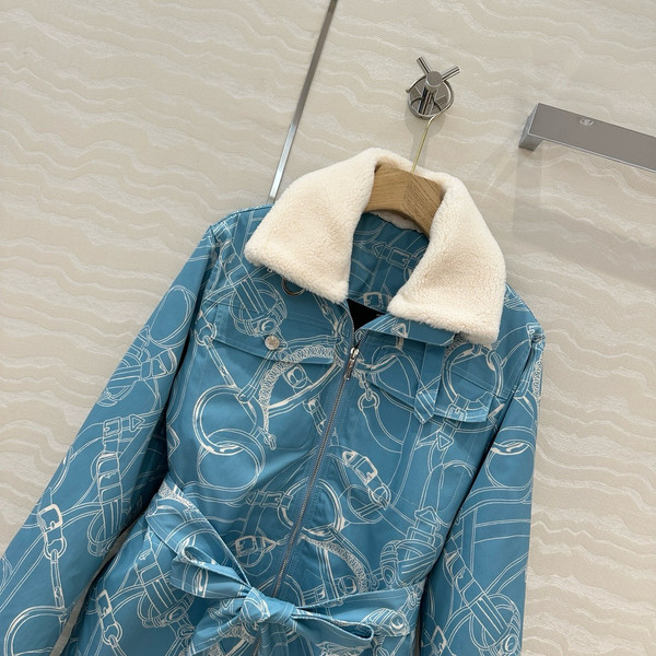 HERMES Coat with "Eperon d'Or Finesse" print