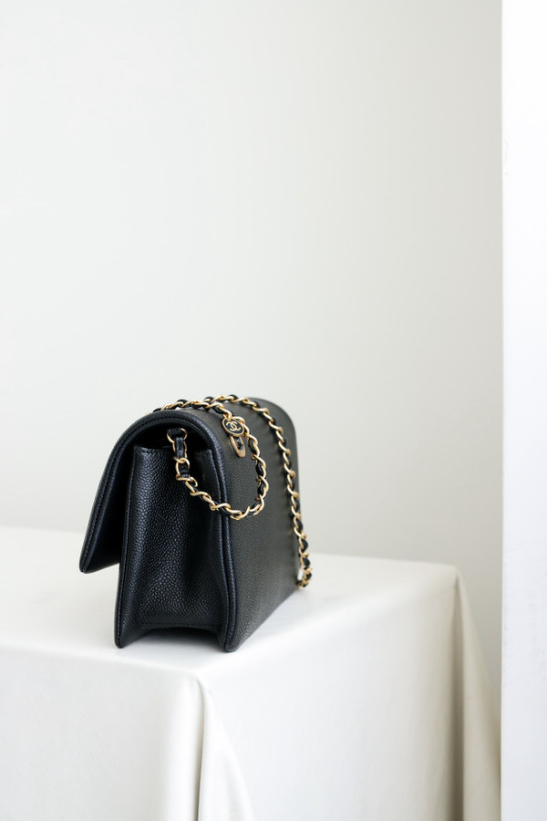 CHANEL FALL-WINTER 2024/25 MEDIUM FLAP BAG
