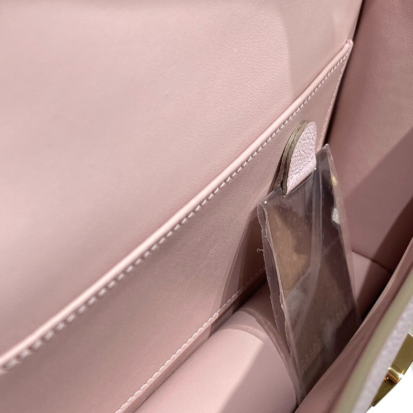 Hermès Constance Elan handbag in Mauve Sylvestre Epsom with Gold Hardware.