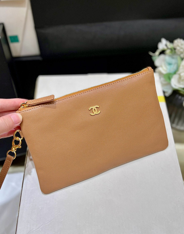 CHANEL FALL-WINTER 2024/25 22 SMALL HANDBAG CAMEL