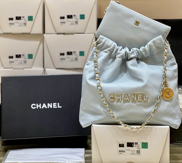 CHANEL FALL-WINTER 2024/25 22 SMALL HANDBAG LIGHT BLUE