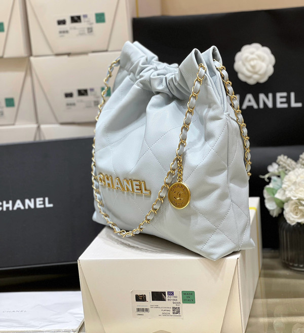 CHANEL FALL-WINTER 2024/25 22 SMALL HANDBAG LIGHT BLUE