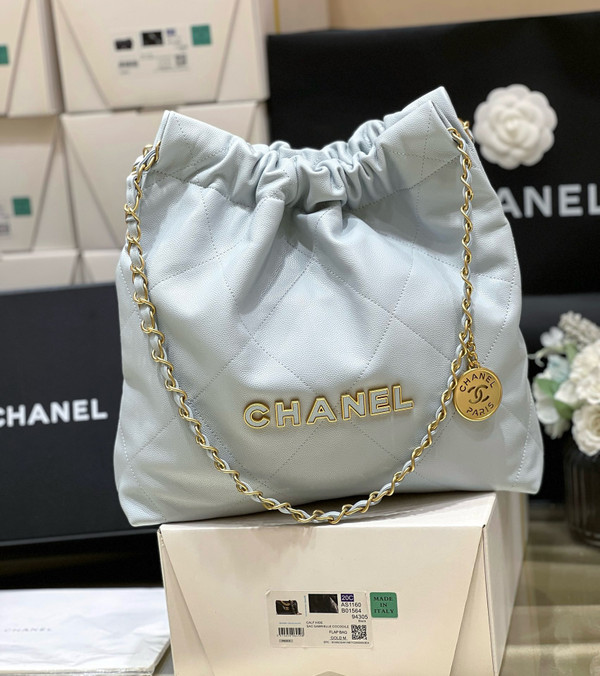 CHANEL FALL-WINTER 2024/25 22 SMALL HANDBAG LIGHT BLUE