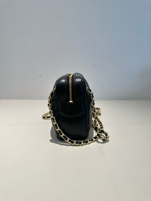 CHANEL FALL-WINTER 2024/25   MINI CAMERA CASE   Shiny Lambskin & Gold-Tone Metal  Black