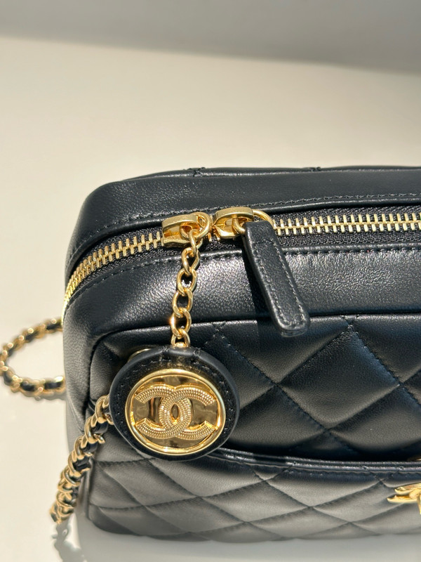 CHANEL FALL-WINTER 2024/25   MINI CAMERA CASE   Shiny Lambskin & Gold-Tone Metal  Black