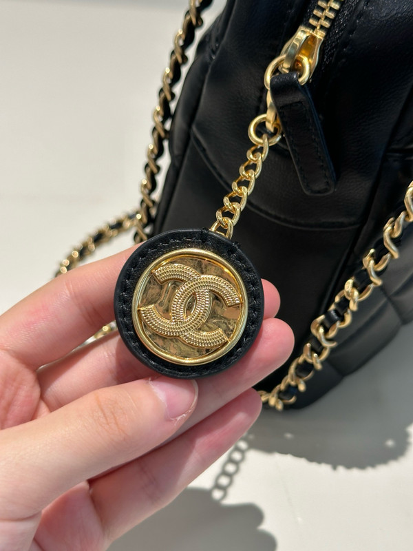 CHANEL FALL-WINTER 2024/25   MINI CAMERA CASE   Shiny Lambskin & Gold-Tone Metal  Black