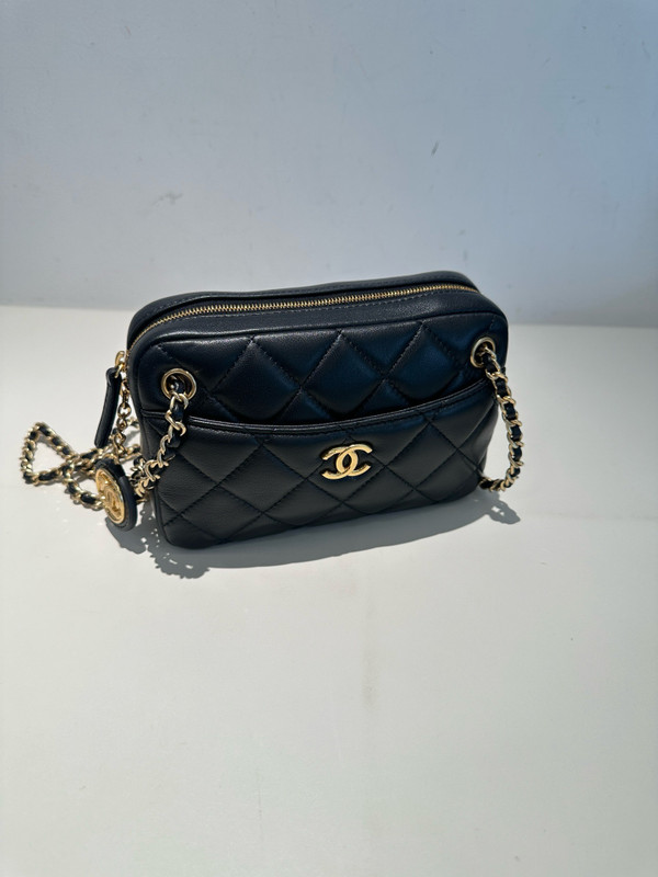 CHANEL FALL-WINTER 2024/25   MINI CAMERA CASE   Shiny Lambskin & Gold-Tone Metal  Black