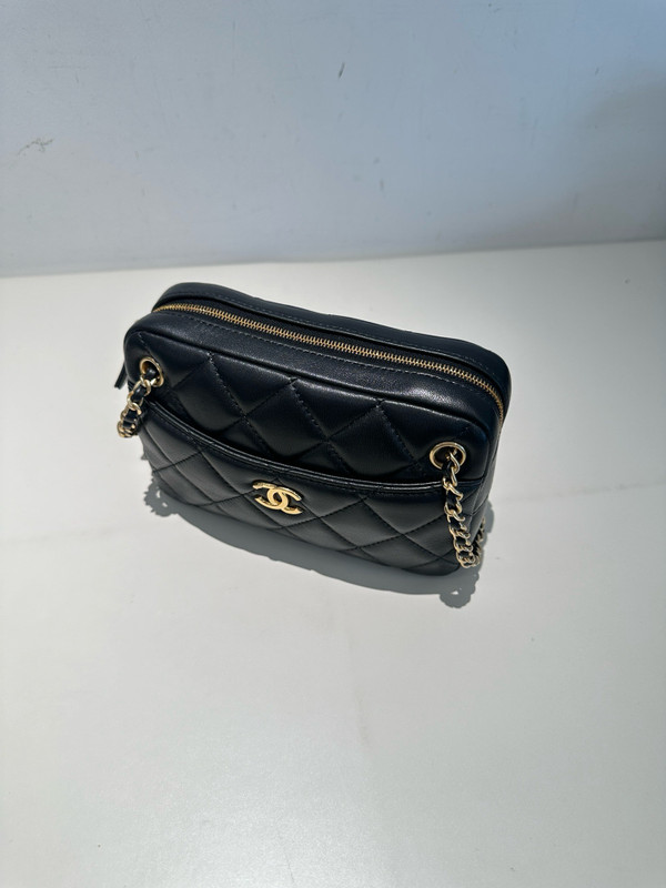 CHANEL FALL-WINTER 2024/25   MINI CAMERA CASE   Shiny Lambskin & Gold-Tone Metal  Black