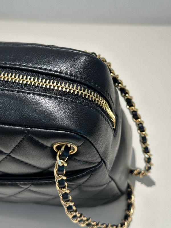 CHANEL FALL-WINTER 2024/25 LARGE CAMERA CASE   Shiny Lambskin & Gold-Tone Metal  Black