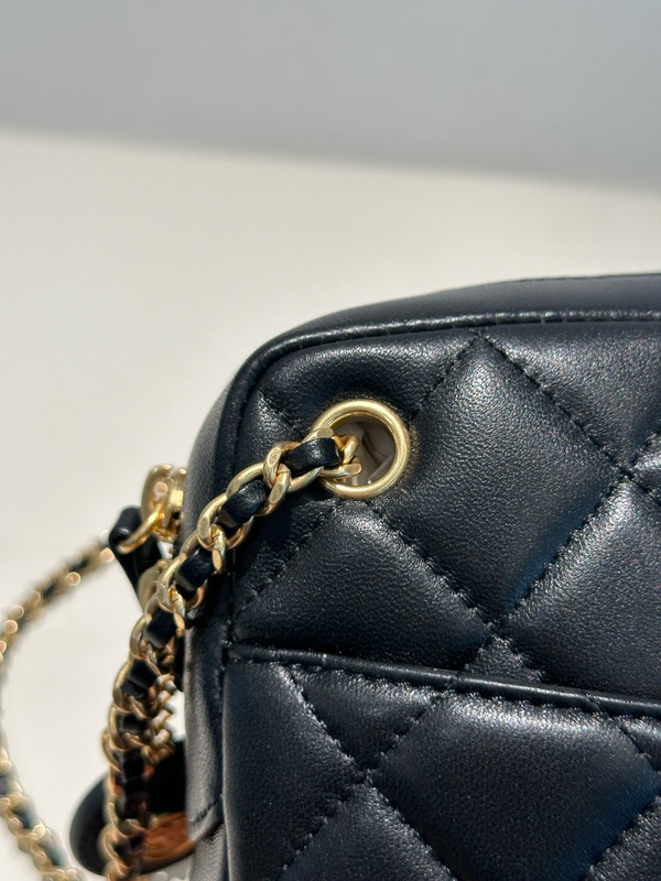 CHANEL FALL-WINTER 2024/25 LARGE CAMERA CASE   Shiny Lambskin & Gold-Tone Metal  Black