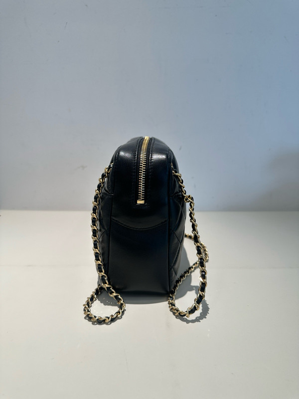 CHANEL FALL-WINTER 2024/25 LARGE CAMERA CASE   Shiny Lambskin & Gold-Tone Metal  Black