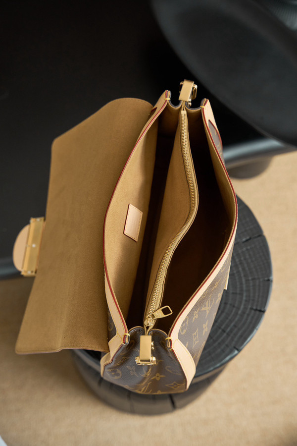Louis Vuitton M47149 Dauphine Soft GM Bag