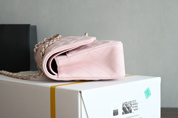 CHANEL  FALL-WINTER 2024/25 CLASSIC 11.12 HANDBAG Lambskin Light Pink 2024