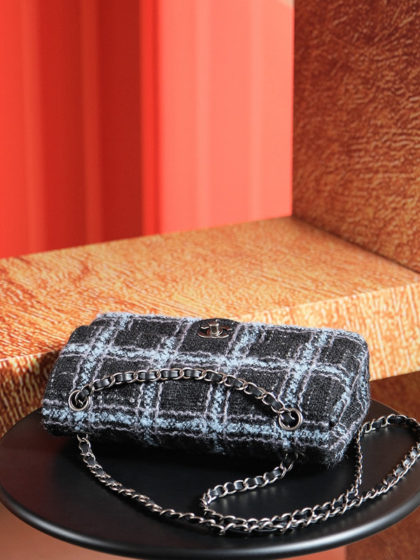 CHANEL FALL-WINTER 2024/25   CLASSIC 11.12 HANDBAG   Wool Tweed