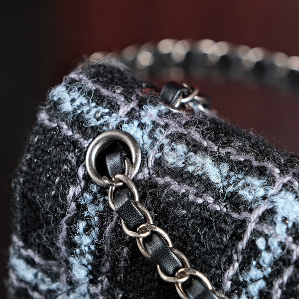 CHANEL FALL-WINTER 2024/25   CLASSIC 11.12 HANDBAG   Wool Tweed