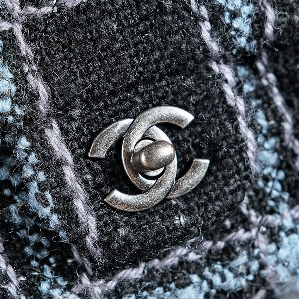 CHANEL FALL-WINTER 2024/25   CLASSIC 11.12 HANDBAG   Wool Tweed
