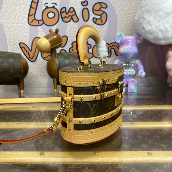 Louis Vuitton M24843 Ellis Bag