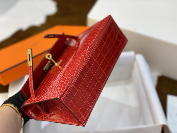 Hermès Shiny Red  Alligator Kelly Pochette Gold Hardware