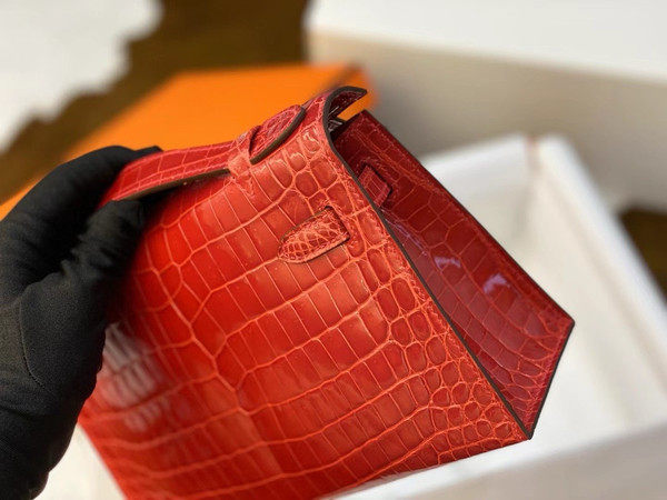 Hermès Shiny Red  Alligator Kelly Pochette Palladium Hardware