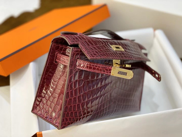 Hermès Shiny  Bordeaux  Alligator Kelly Pochette Gold Hardware