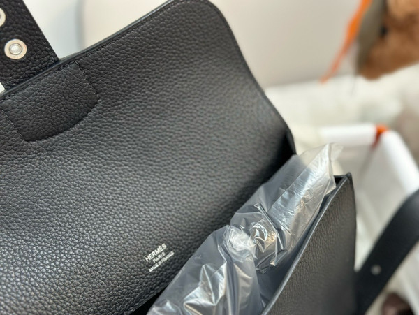 Hermes Sac a depeches 21 bag Black Togo Leather