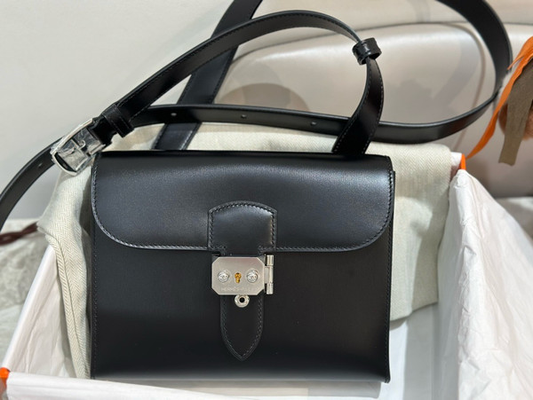 Hermes Sac a depeches 21 bag Black Box Leather