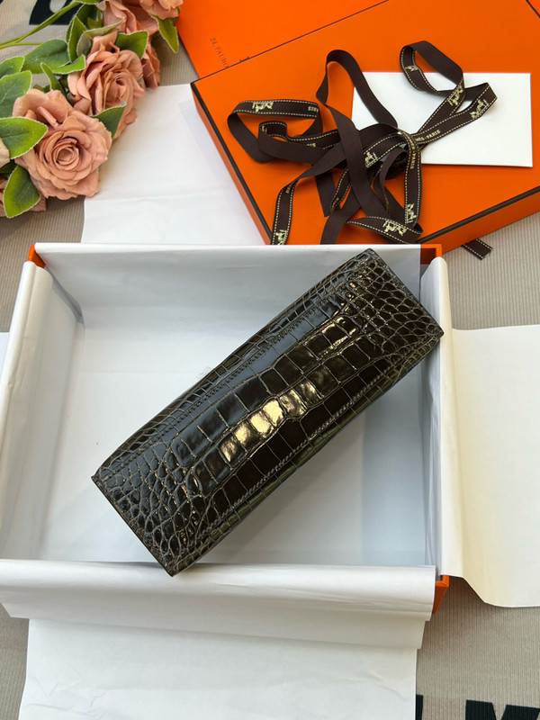Hermès Shiny Chocolate Alligator Kelly Pochette Palladium Hardware