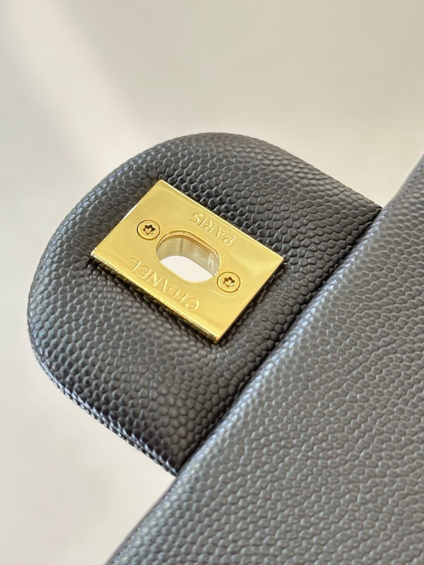 Chanel FALL-WINTER 2024/25 PRE-COLLECTION   CLASSIC 11.12 HANDBAG GREY WITH GOLD HARDWARE