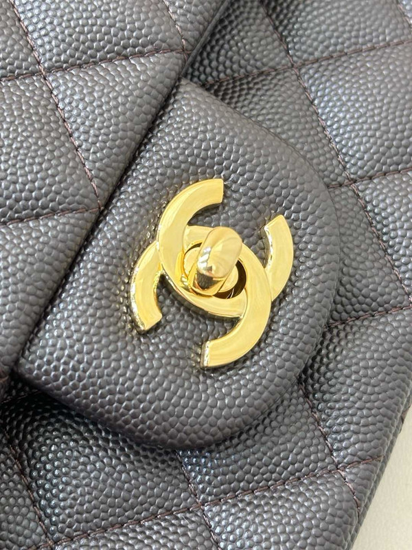 Chanel FALL-WINTER 2024/25 PRE-COLLECTION   CLASSIC 11.12 HANDBAG GREY WITH GOLD HARDWARE